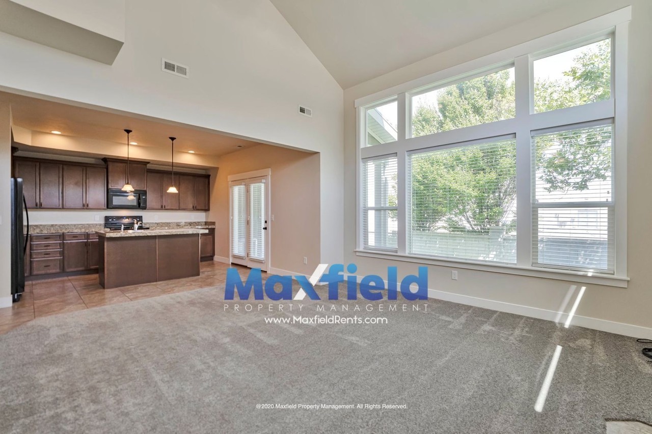 12706 S City Park Way - Photo 3 of 25