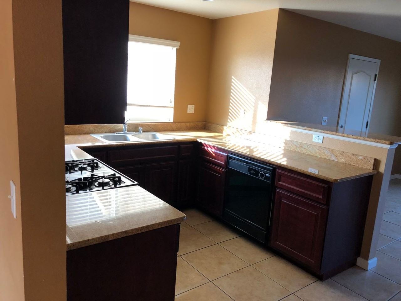585 Hart Dr - Photo 3 of 21