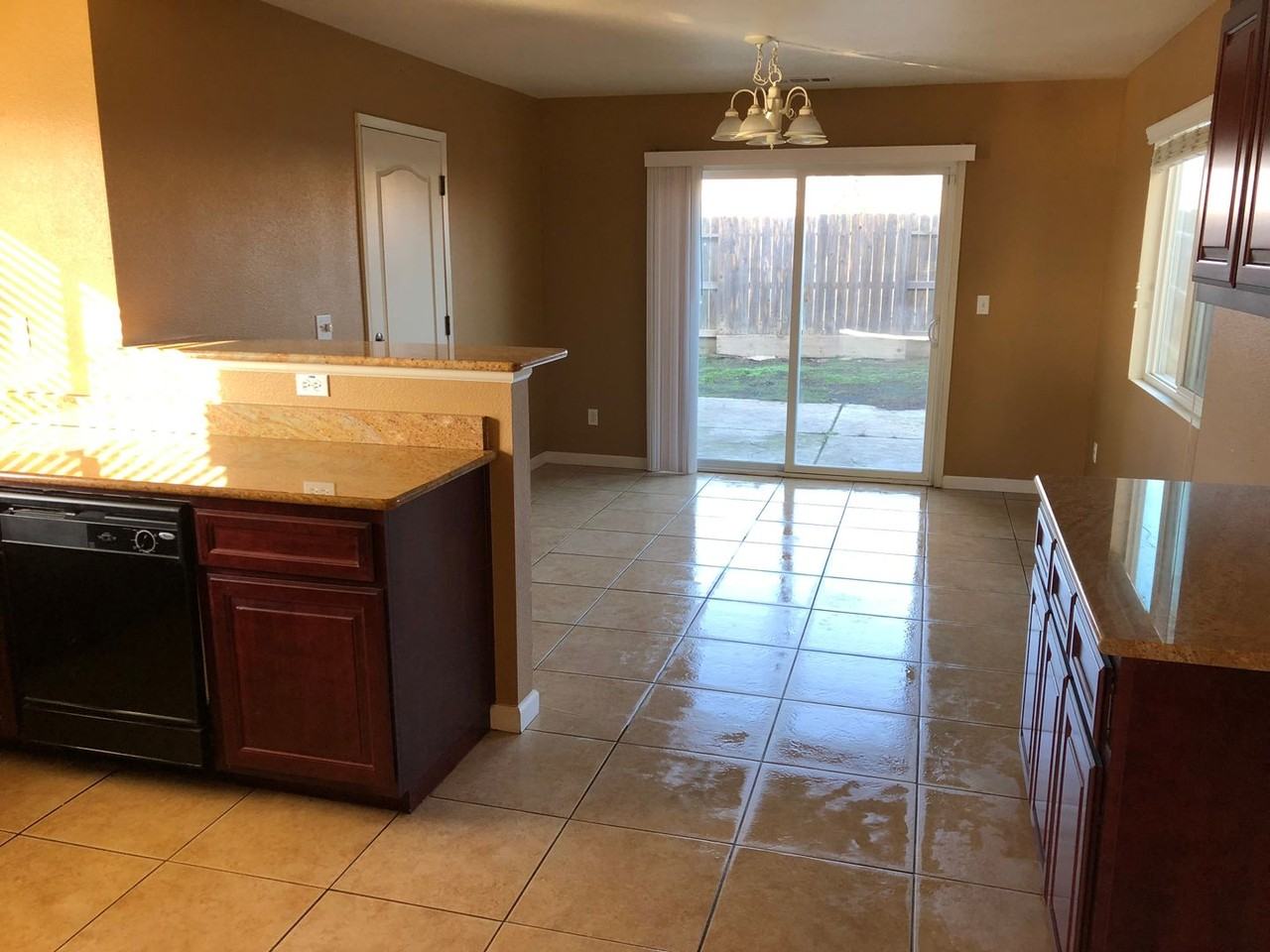 585 Hart Dr - Photo 4 of 21