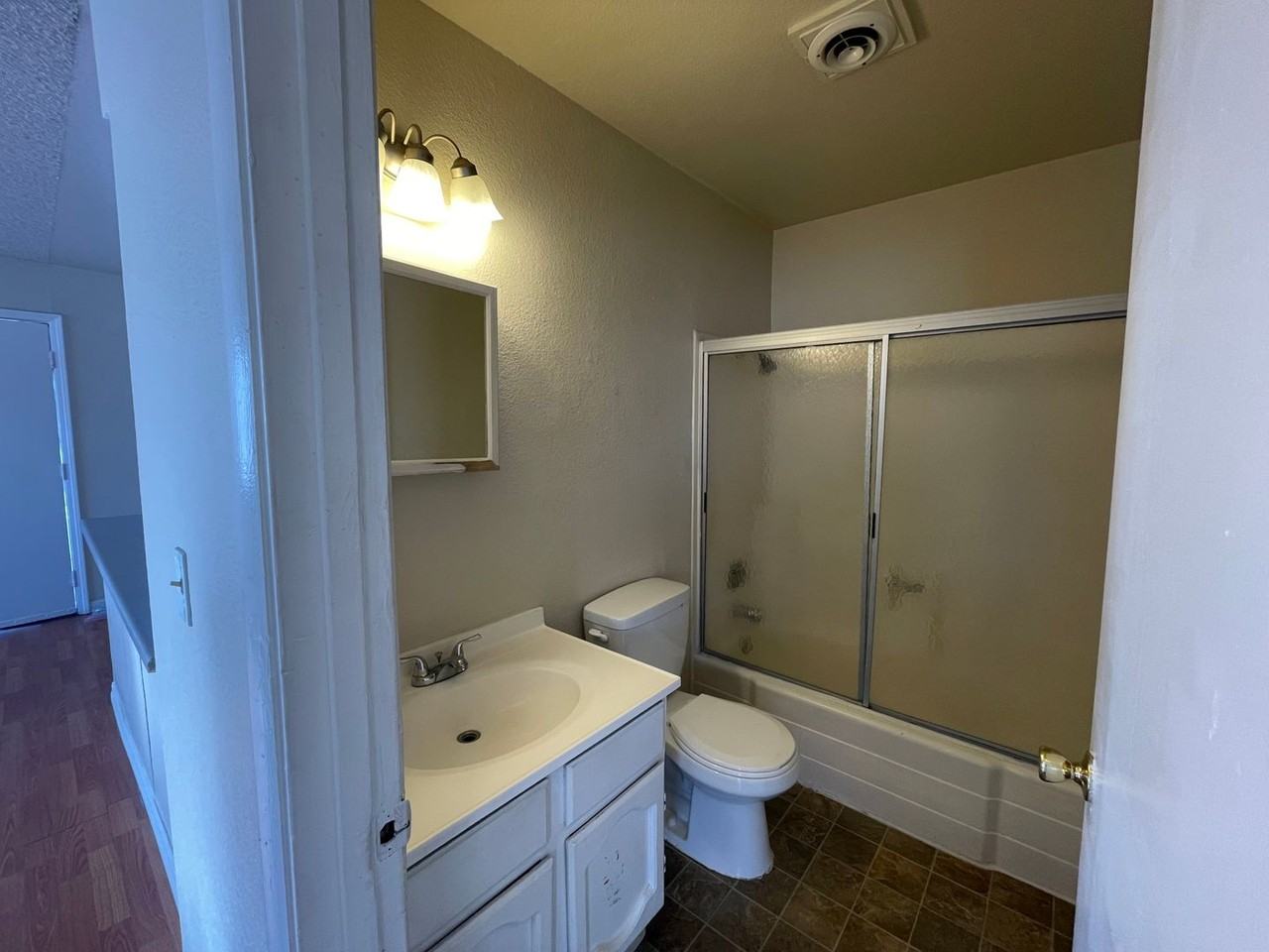 2560 2560 E Street - F #F - Photo 5 of 8