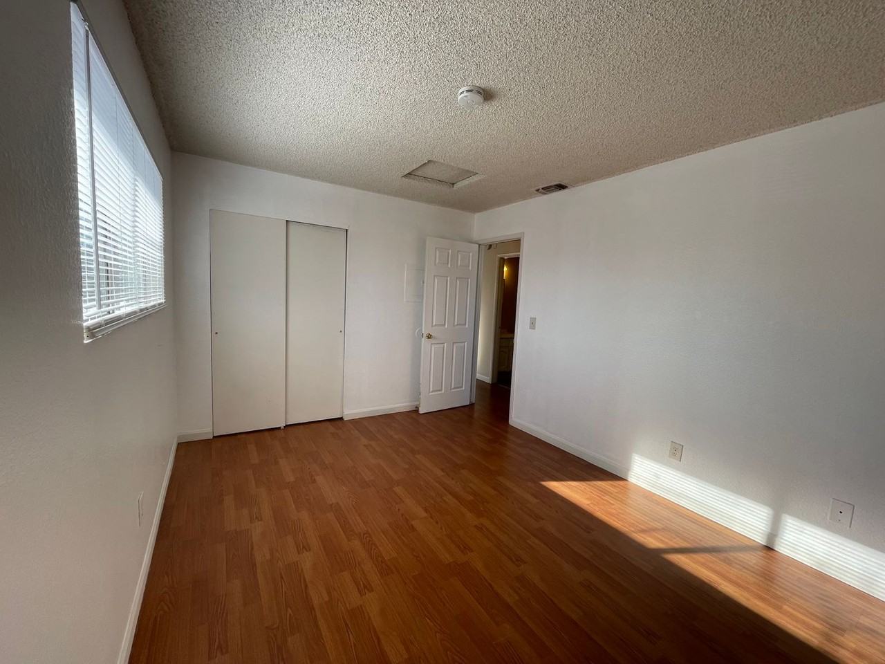 2560 2560 E Street - F #F - Photo 6 of 8