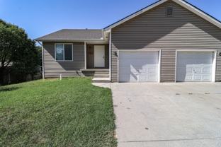 1104 W Clyde St - Photo 1 of 1