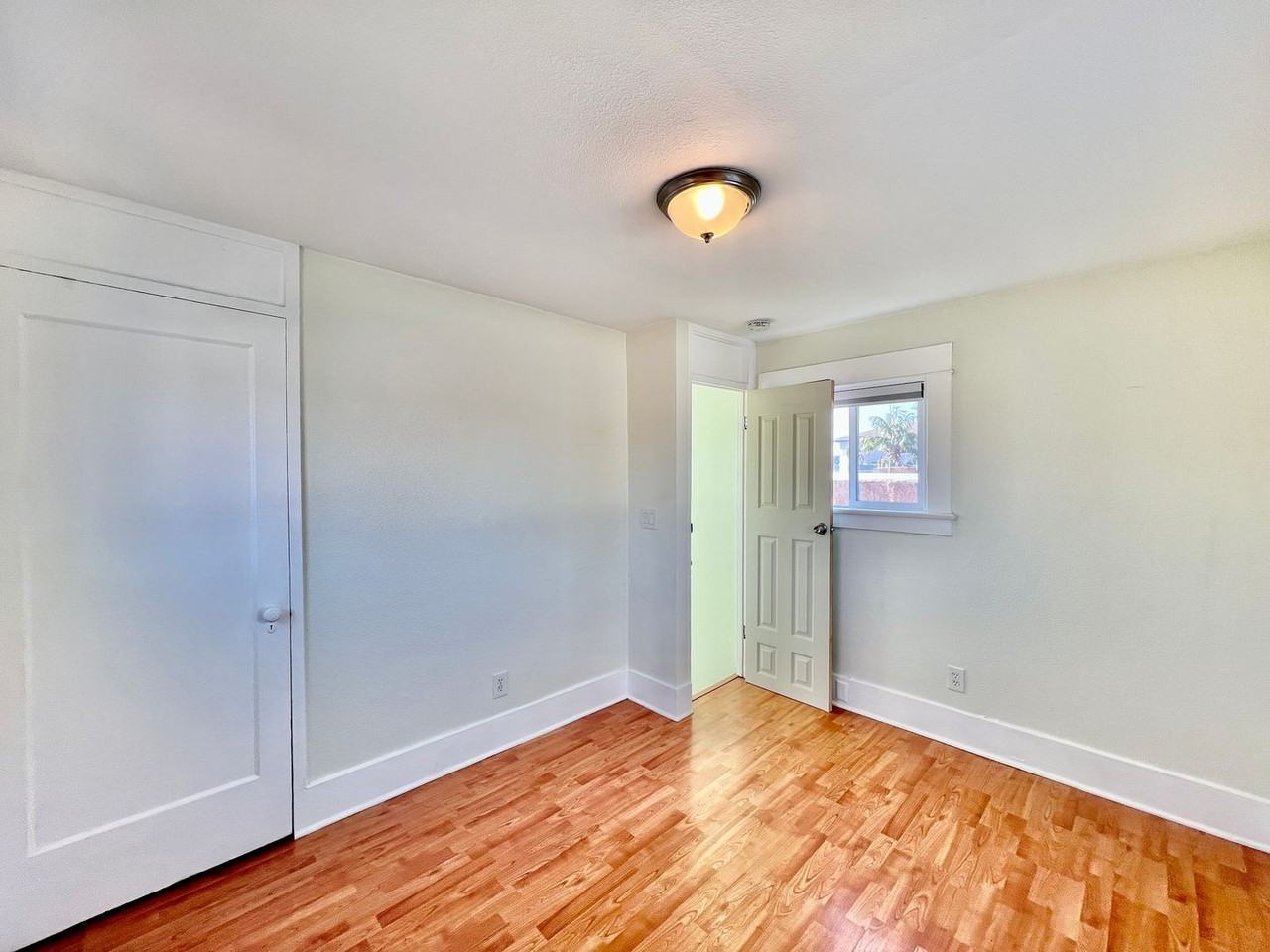 3584-86 32nd St - Photo 3 of 7