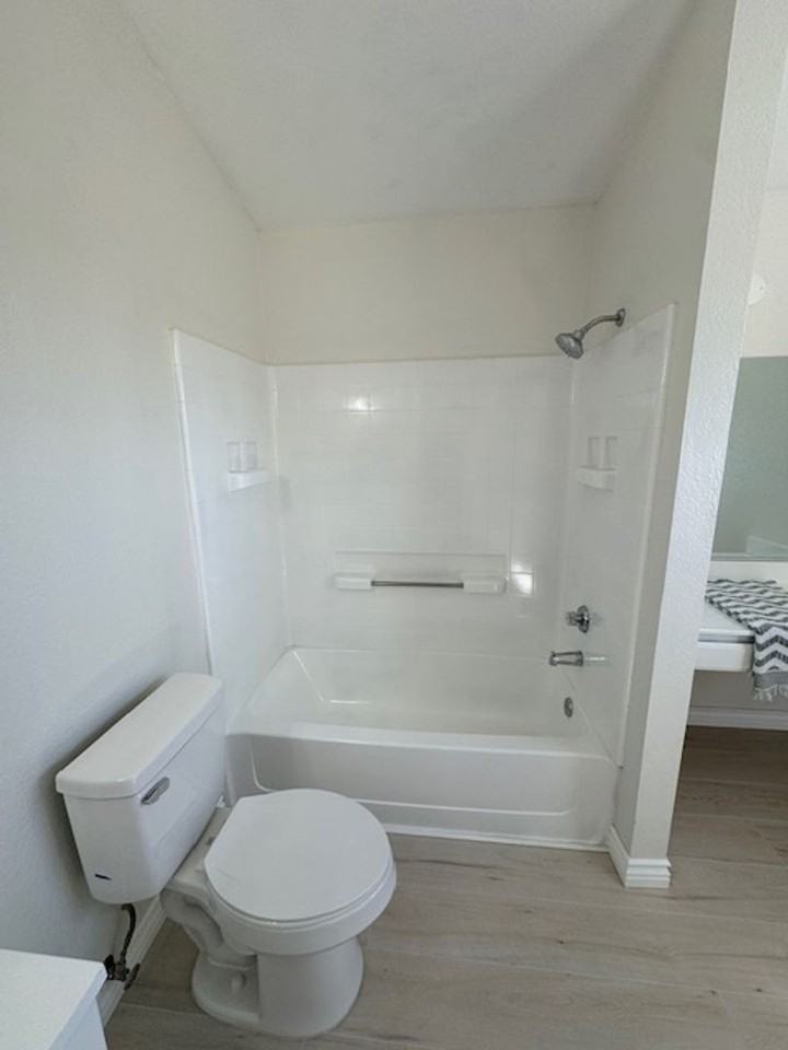 409 Wimbledon Dr - Photo 2 of 24