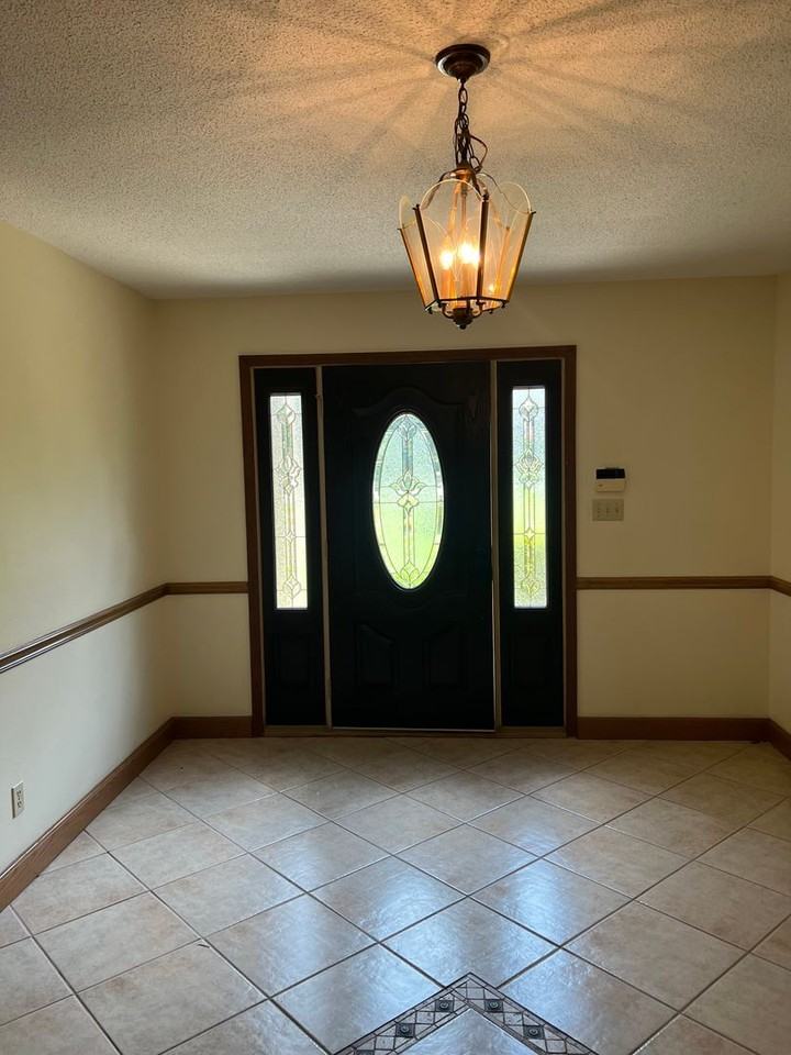 1245 Tecumseh Ct - Photo 2 of 18