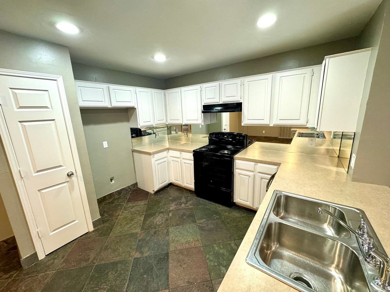 1331 Mission St - Photo 3 of 7