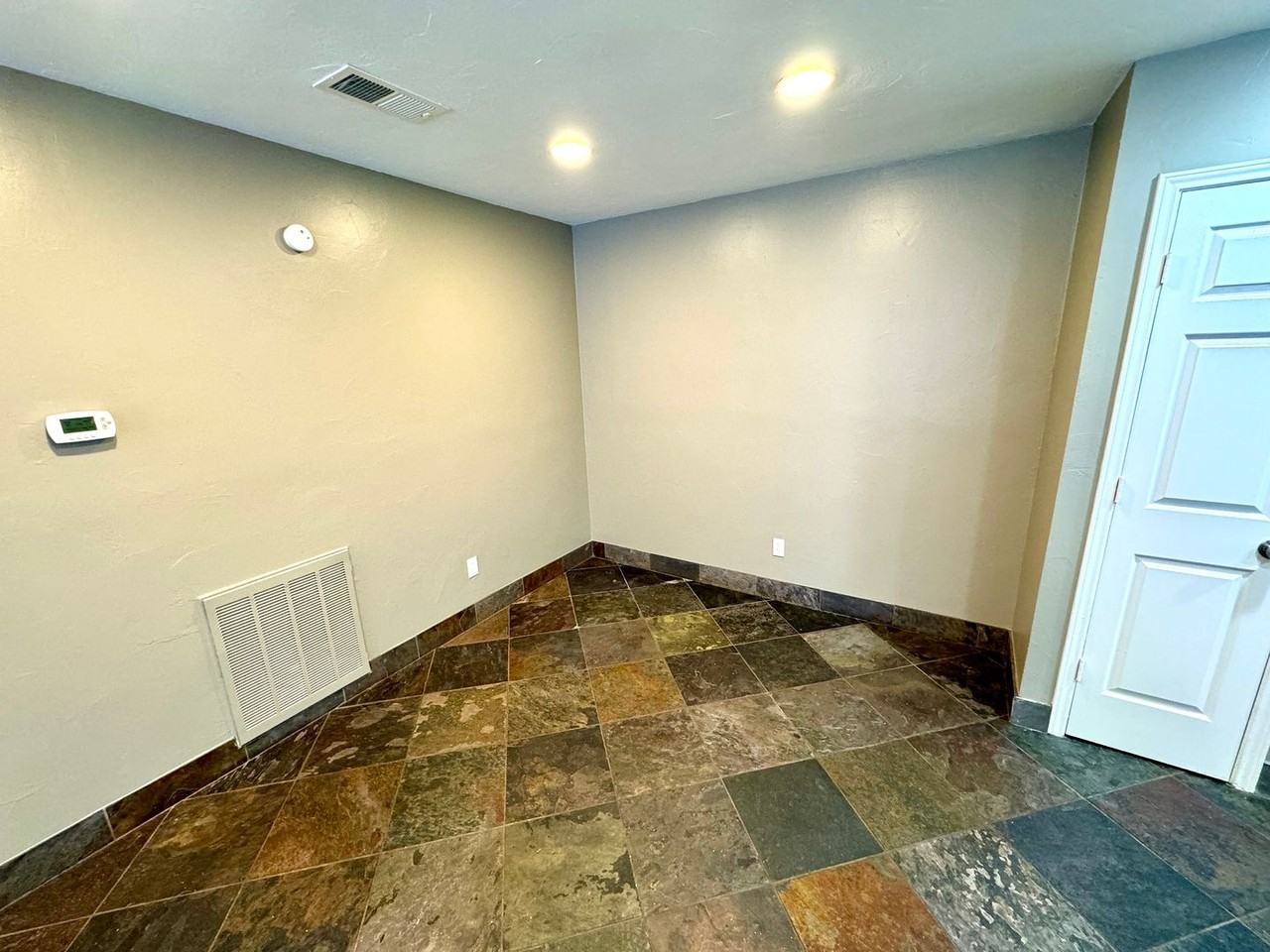 1331 Mission St - Photo 4 of 7