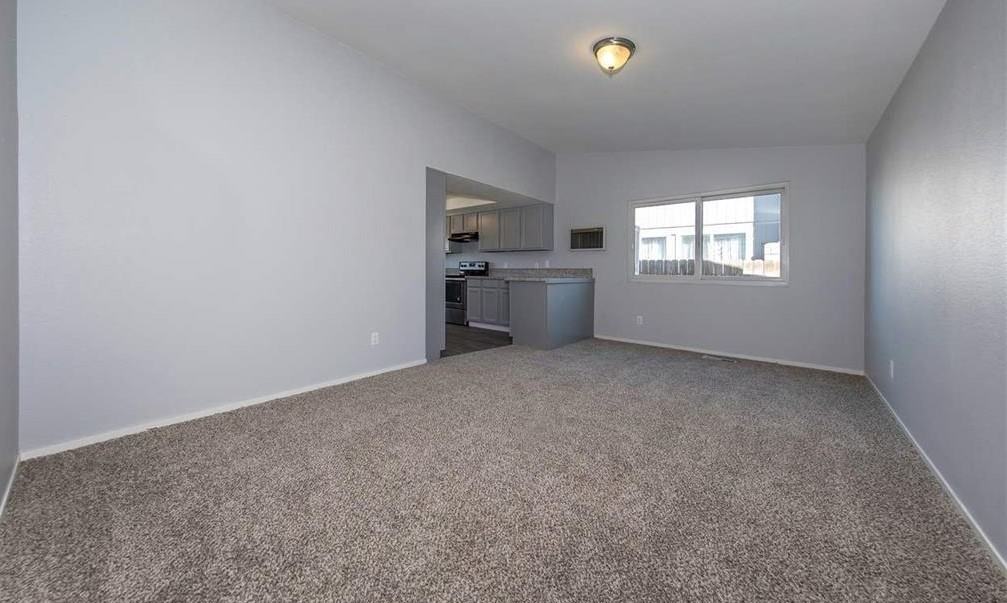 2650 Fargo Way - Photo 4 of 14