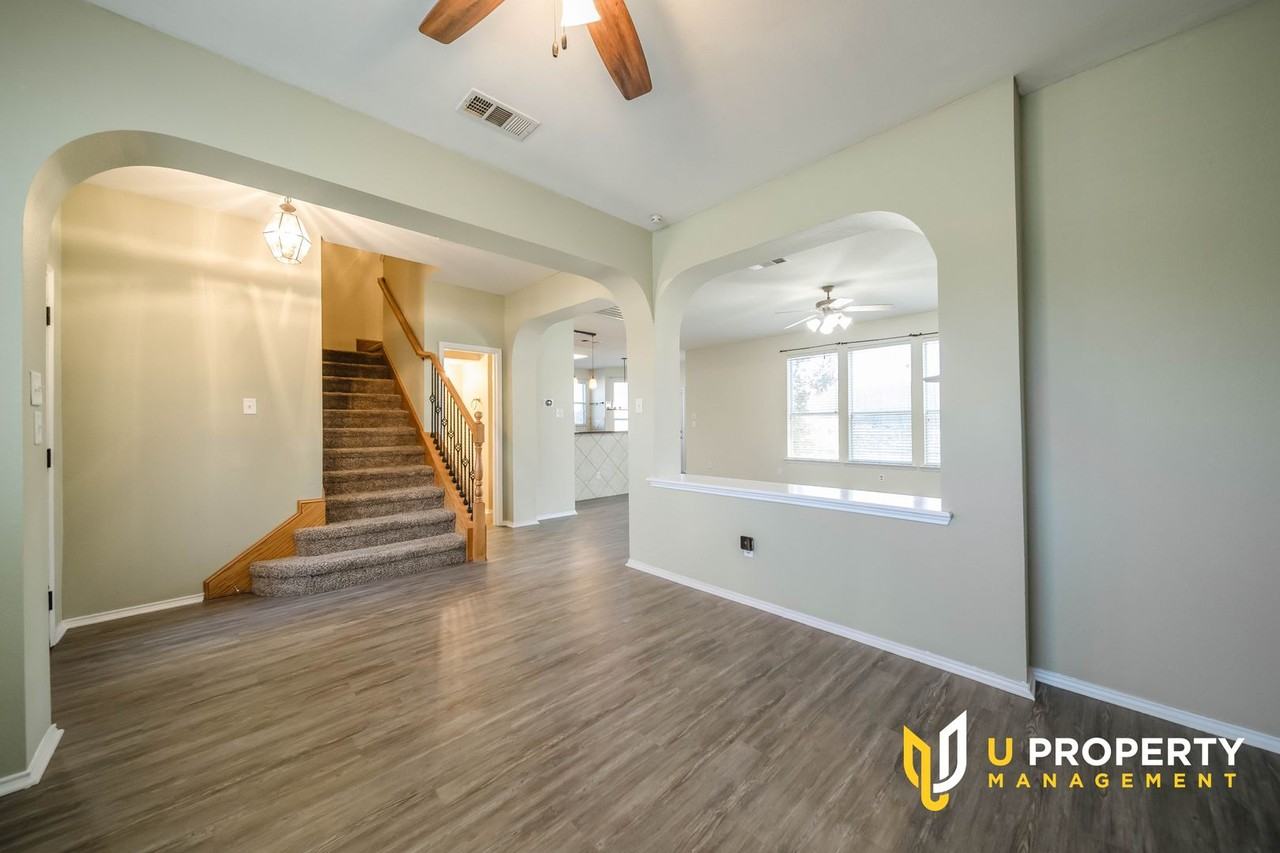 3501 Aldersyde Dr - Photo 4 of 34