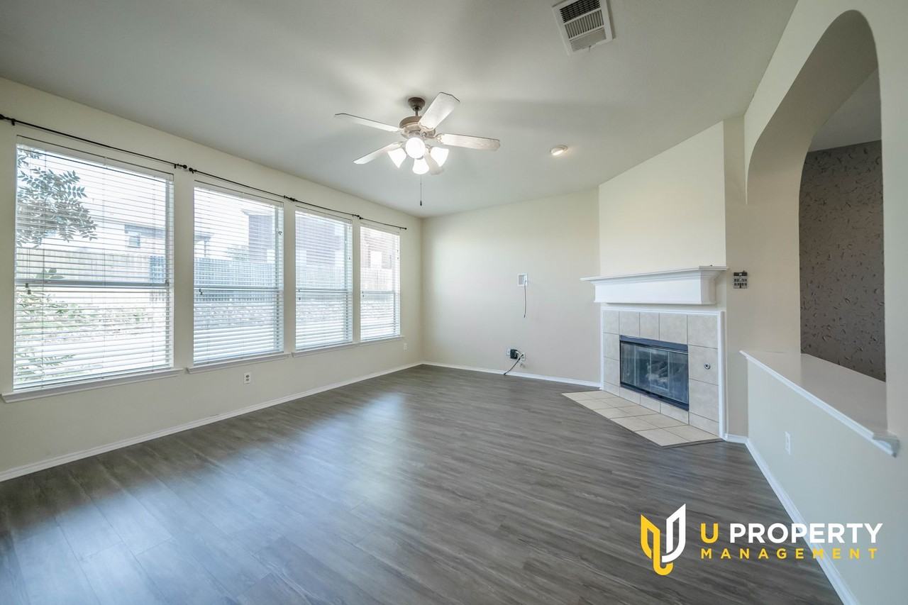 3501 Aldersyde Dr - Photo 5 of 34