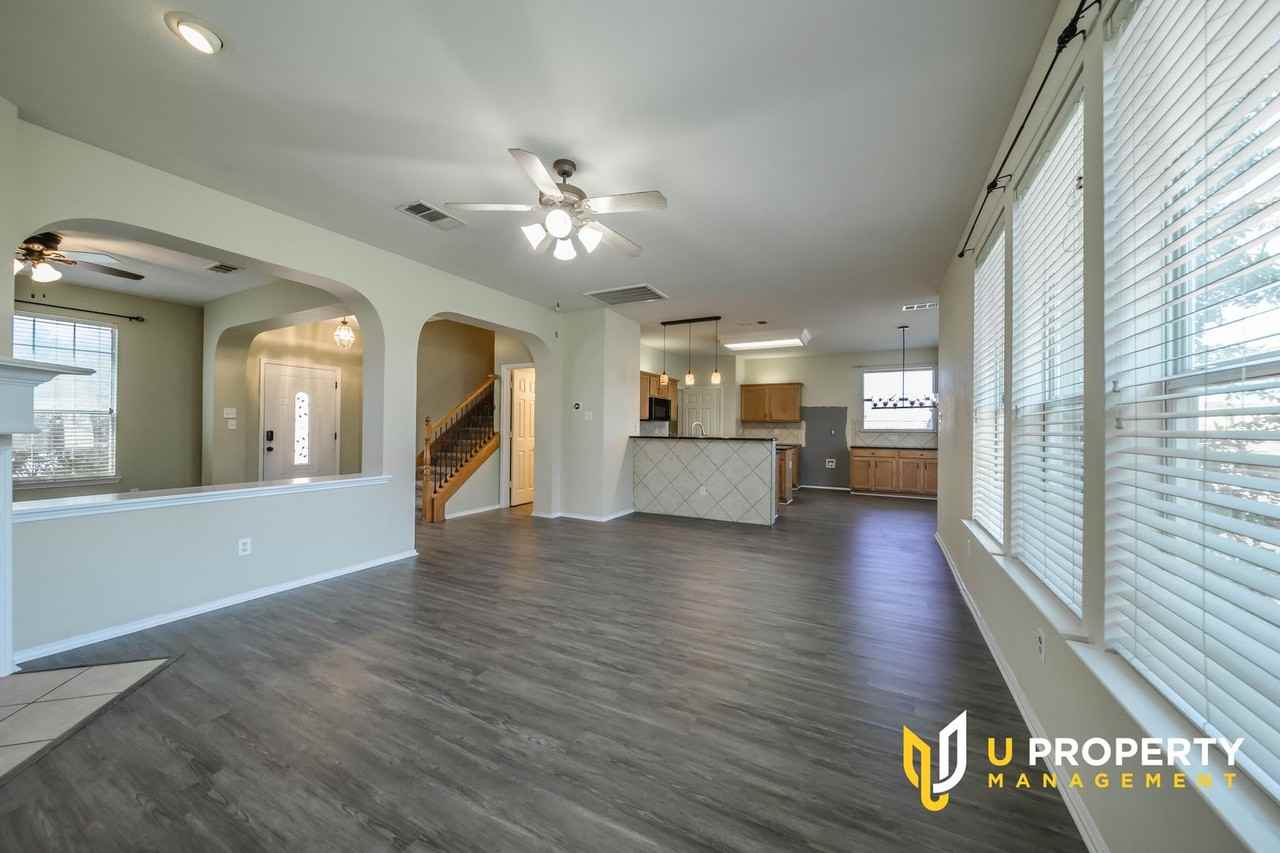 3501 Aldersyde Dr - Photo 7 of 34
