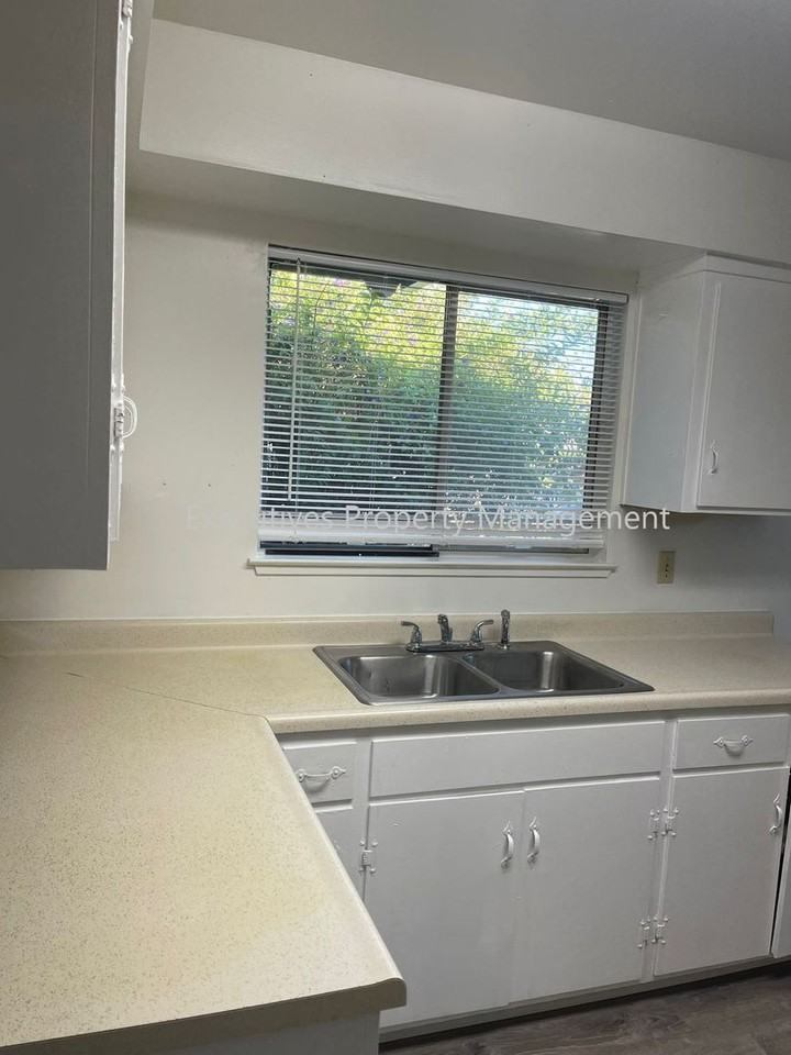 3475 Payne Ave - Photo 2 of 6