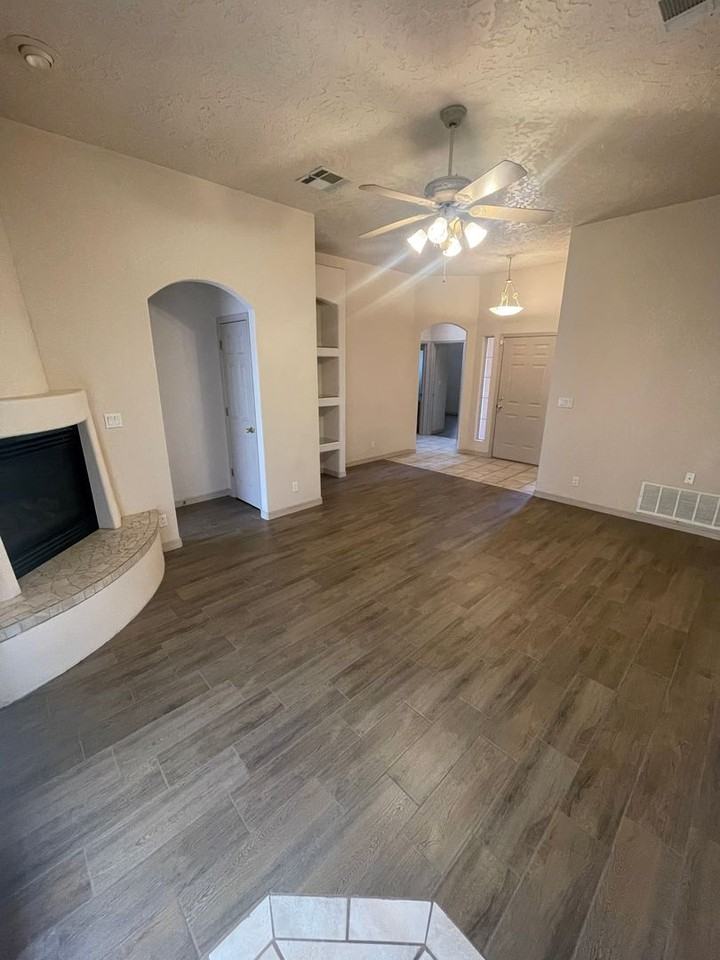 2677 Stellar Way - Photo 5 of 28