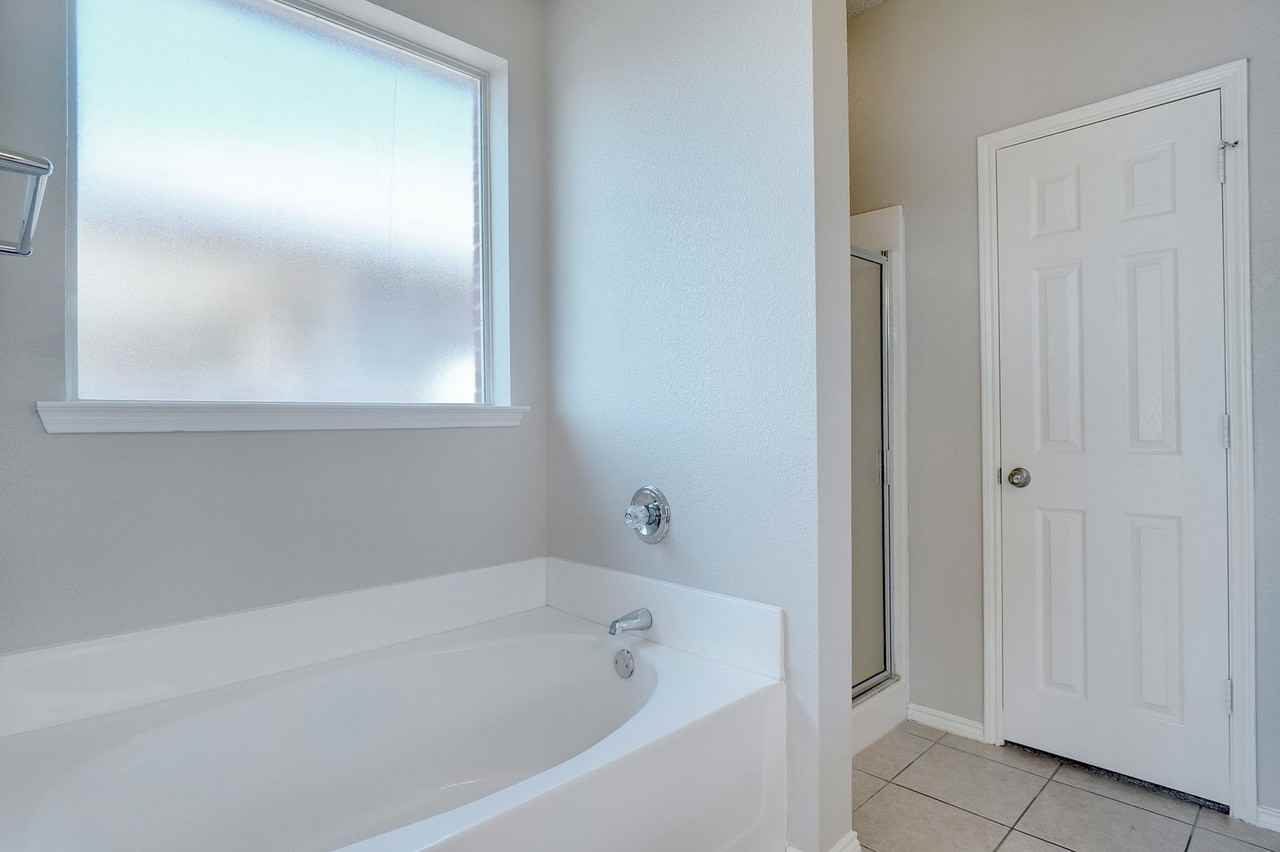 4809 Cape St - Photo 5 of 18