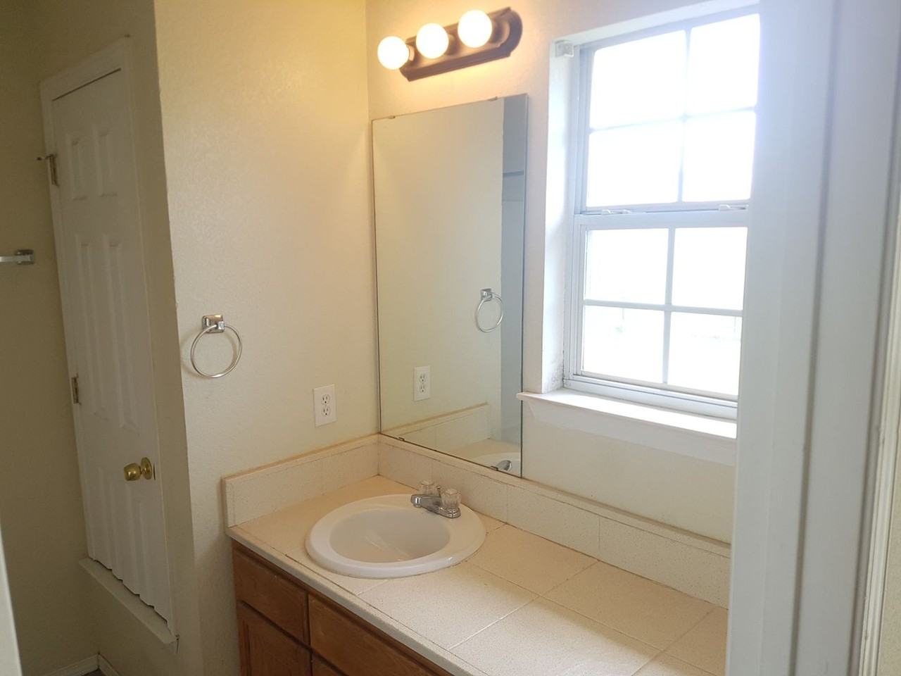 311 S Blue Jay Ct - Photo 7 of 13