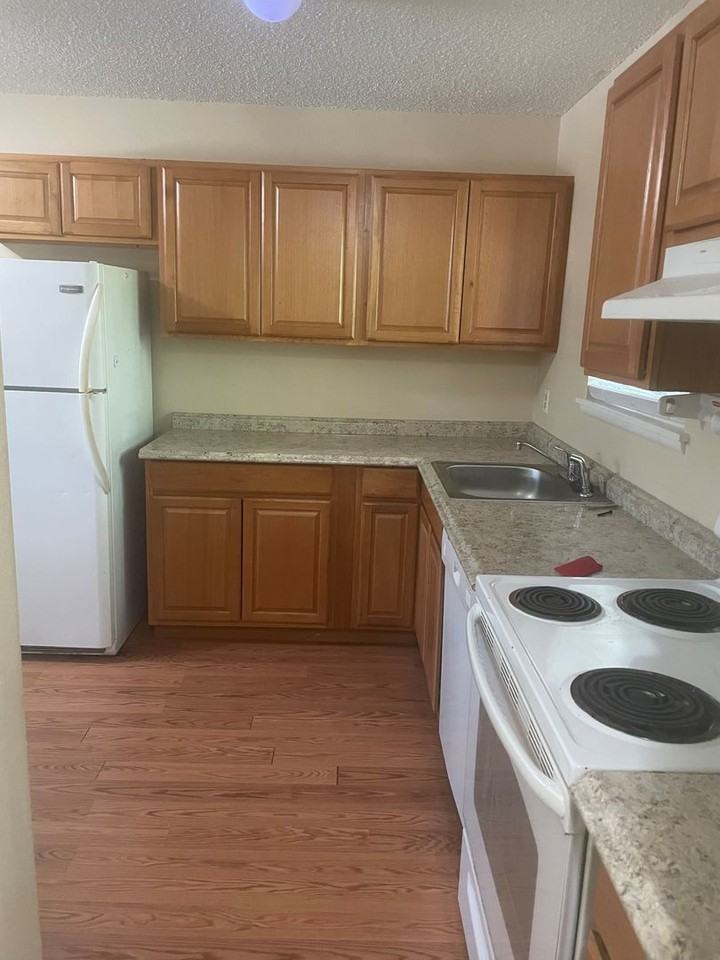 1305 Washington St - Photo 2 of 10