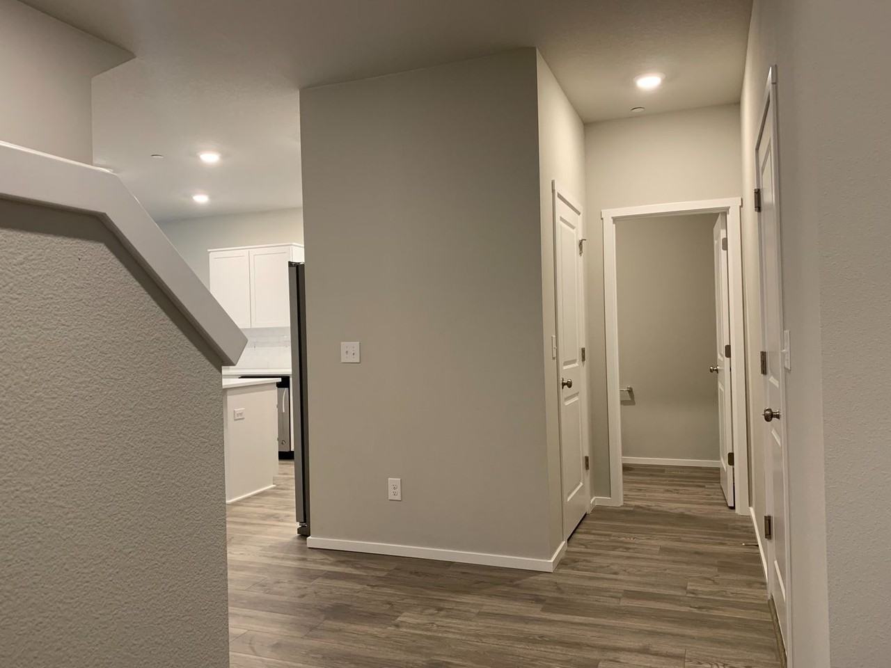 9418 N Chestnut Ct - Photo 3 of 42