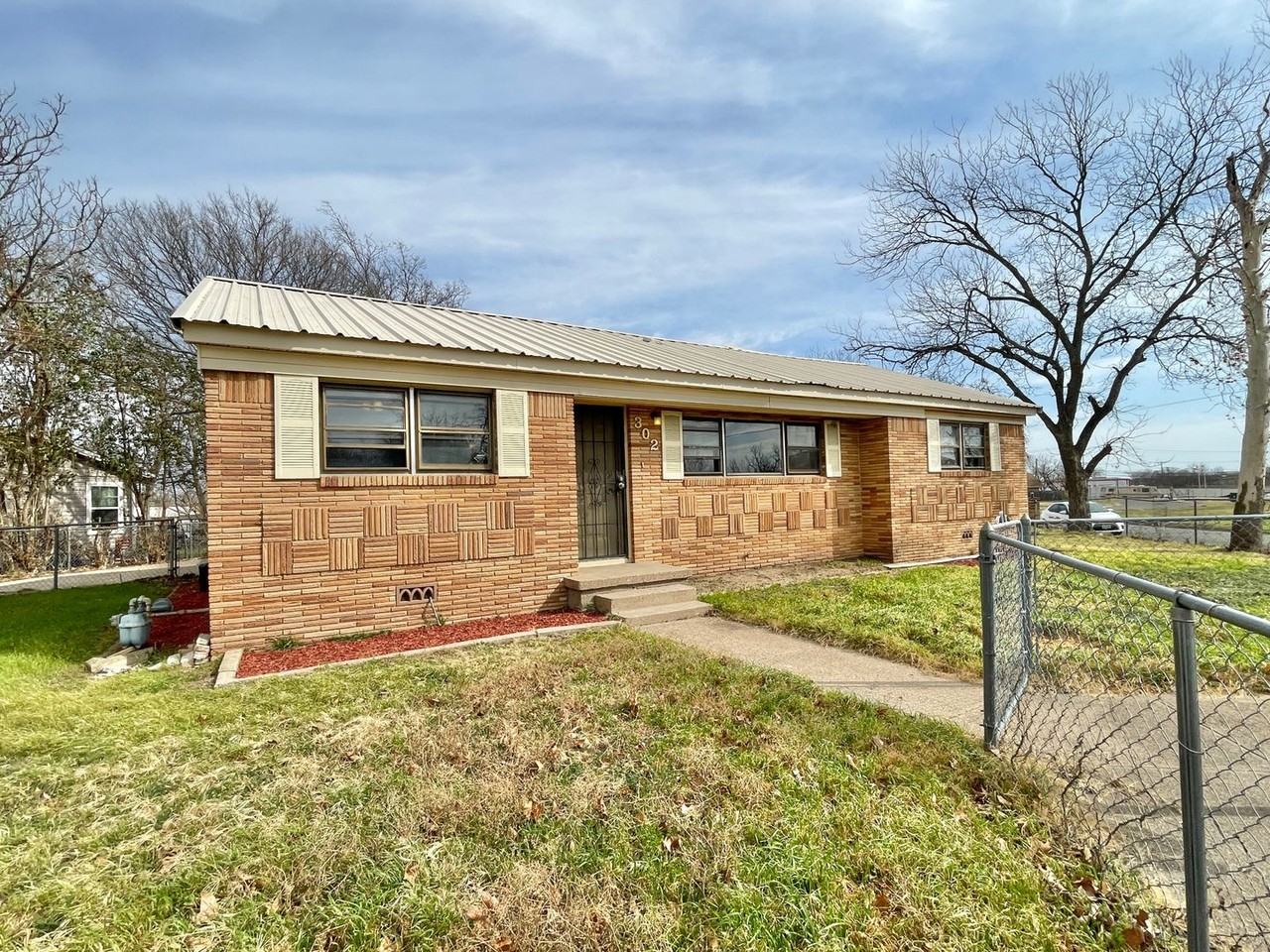 302 Washington St - Photo 3 of 44