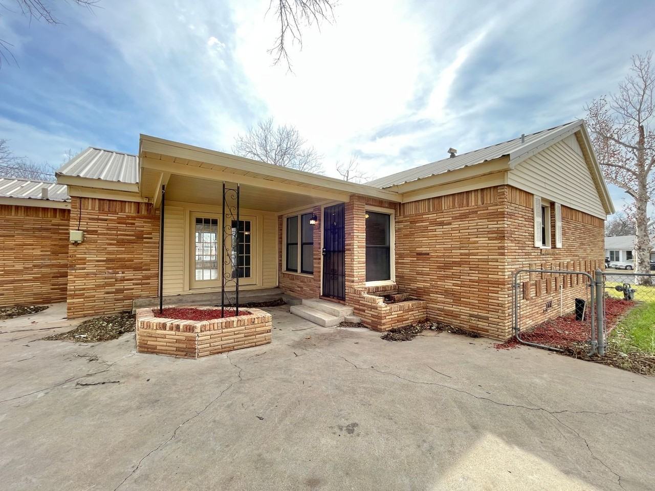 302 Washington St - Photo 5 of 44