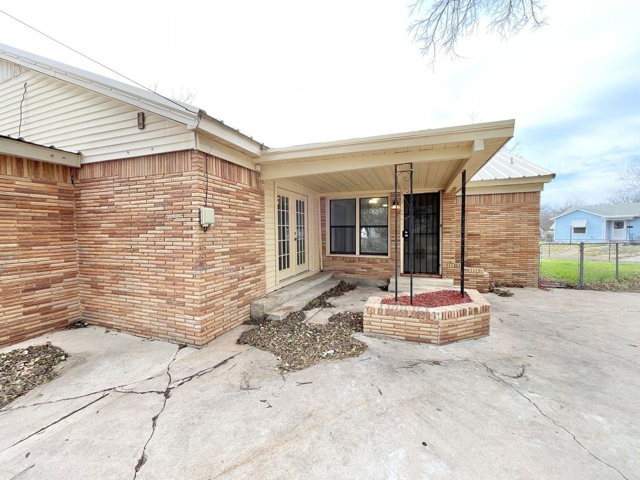 302 Washington St - Photo 7 of 44