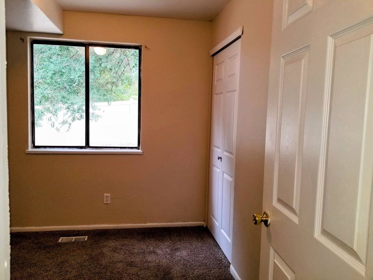 930 Iowa Ave #1 - Photo 7 of 8