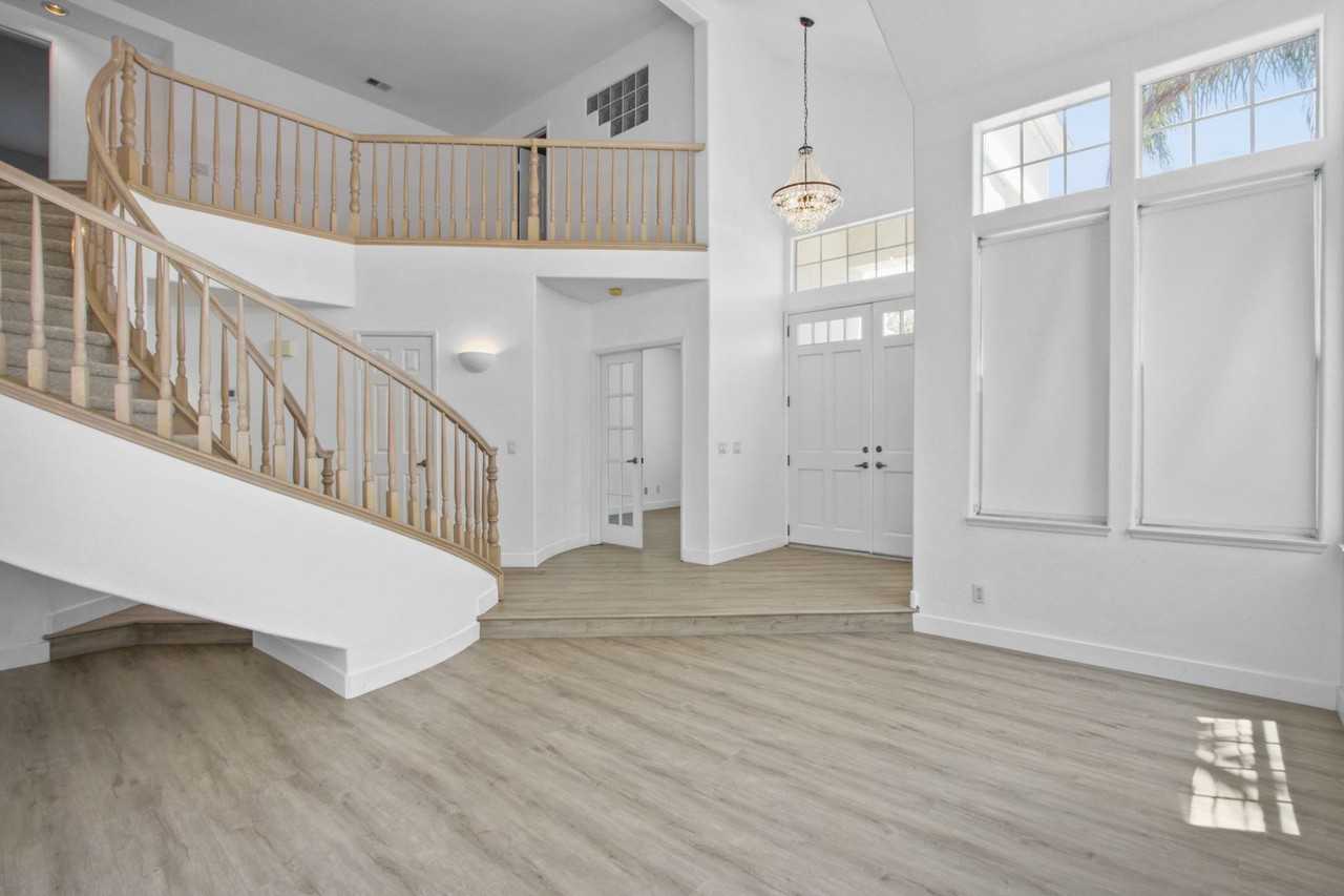 1801 Capetown Cir - Photo 3 of 23