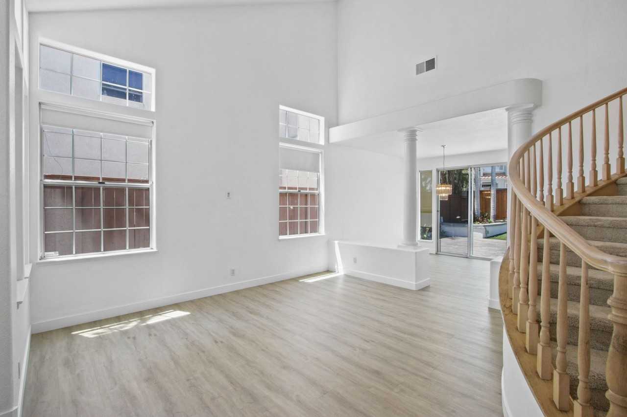 1801 Capetown Cir - Photo 4 of 23