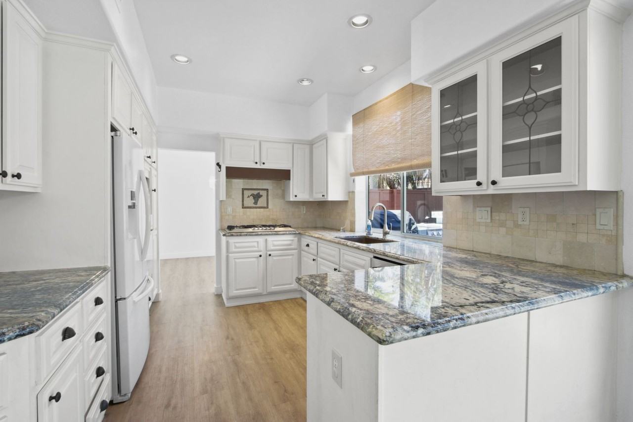 1801 Capetown Cir - Photo 7 of 23