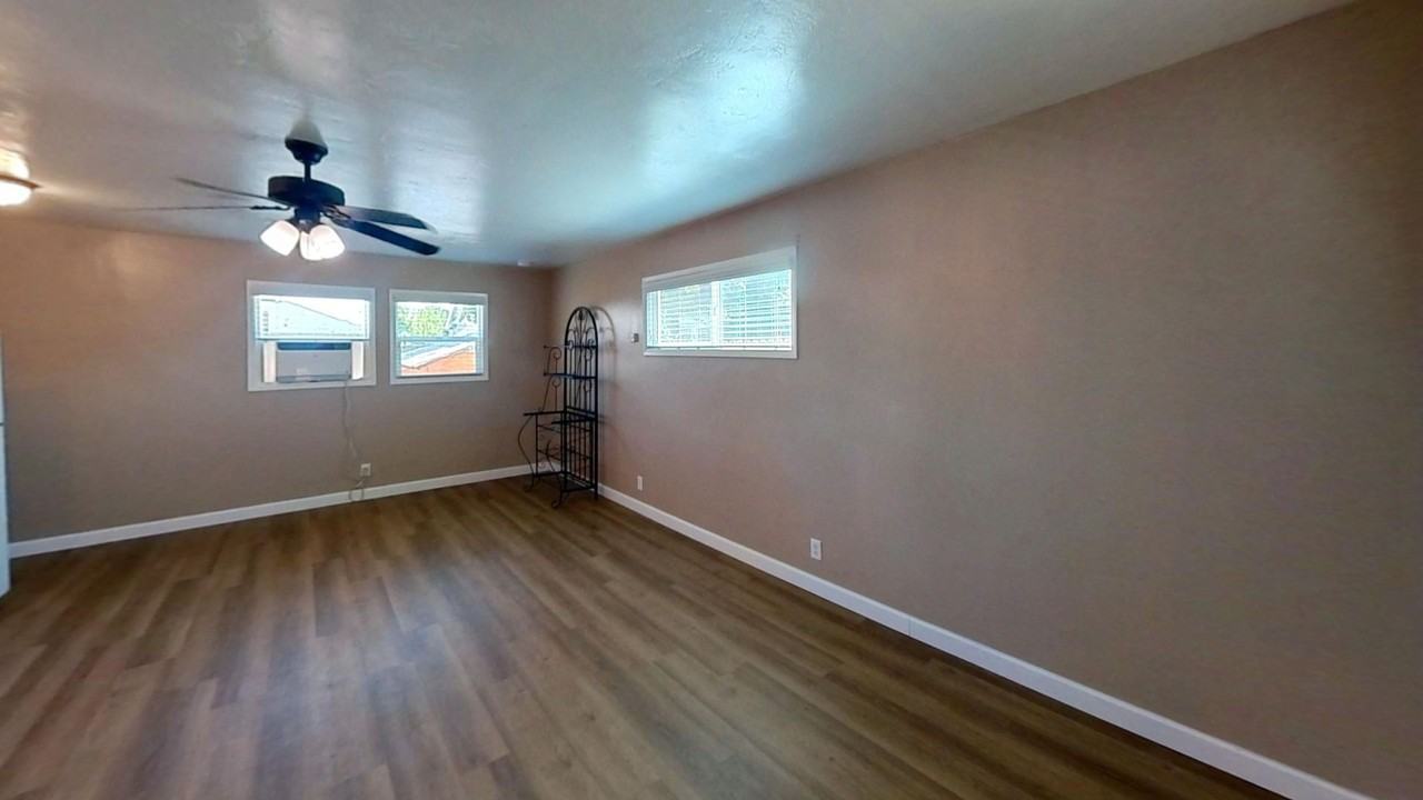 331 1/2 W 28th St - Photo 2 of 15