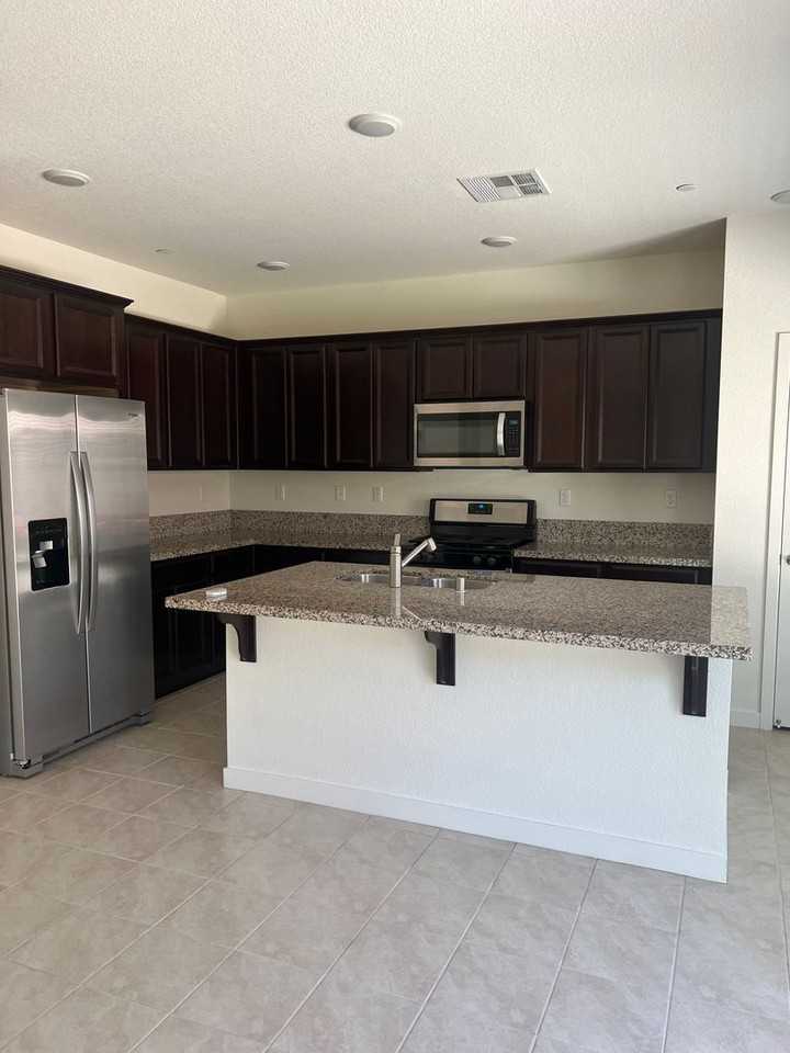 1095 Wake Forest Ct - Photo 2 of 34