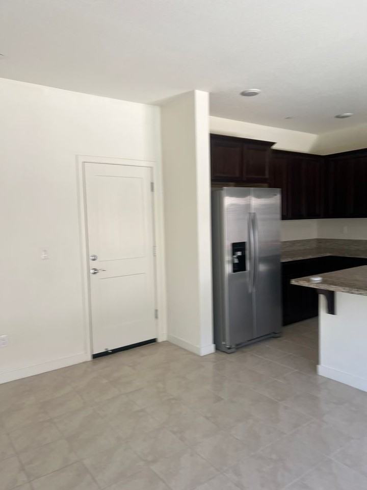 1095 Wake Forest Ct - Photo 3 of 34