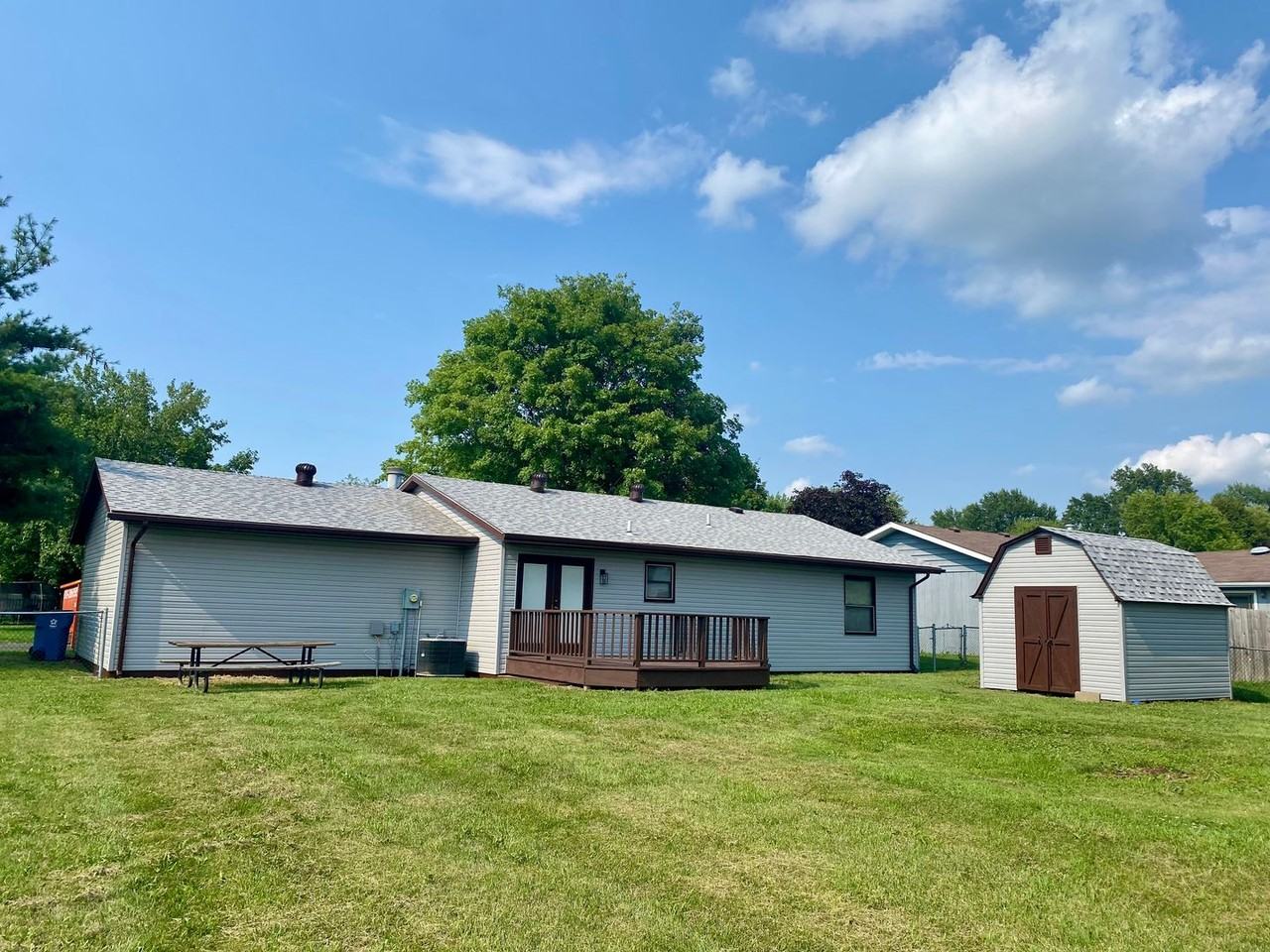 214 Red Bird St - Photo 3 of 25