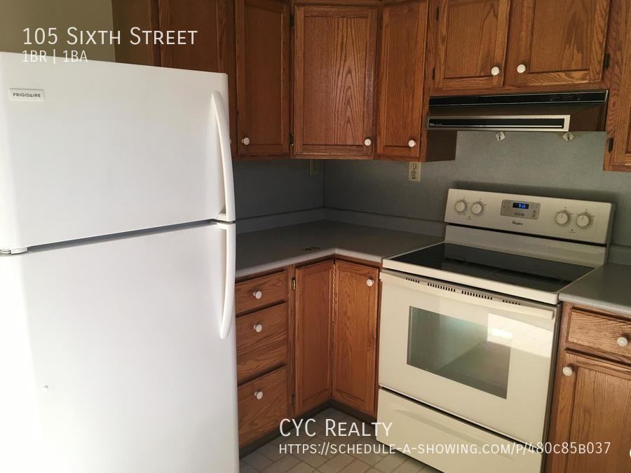 105 6th St - Photo 3 of 12