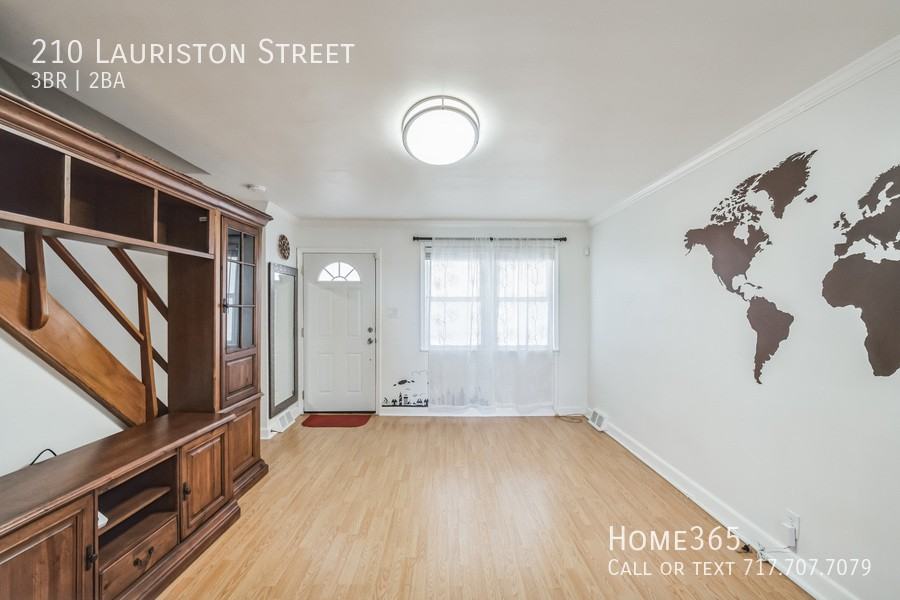 210 Lauriston St - Photo 2 of 16