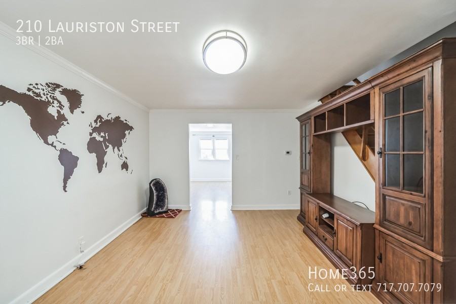 210 Lauriston St - Photo 3 of 16