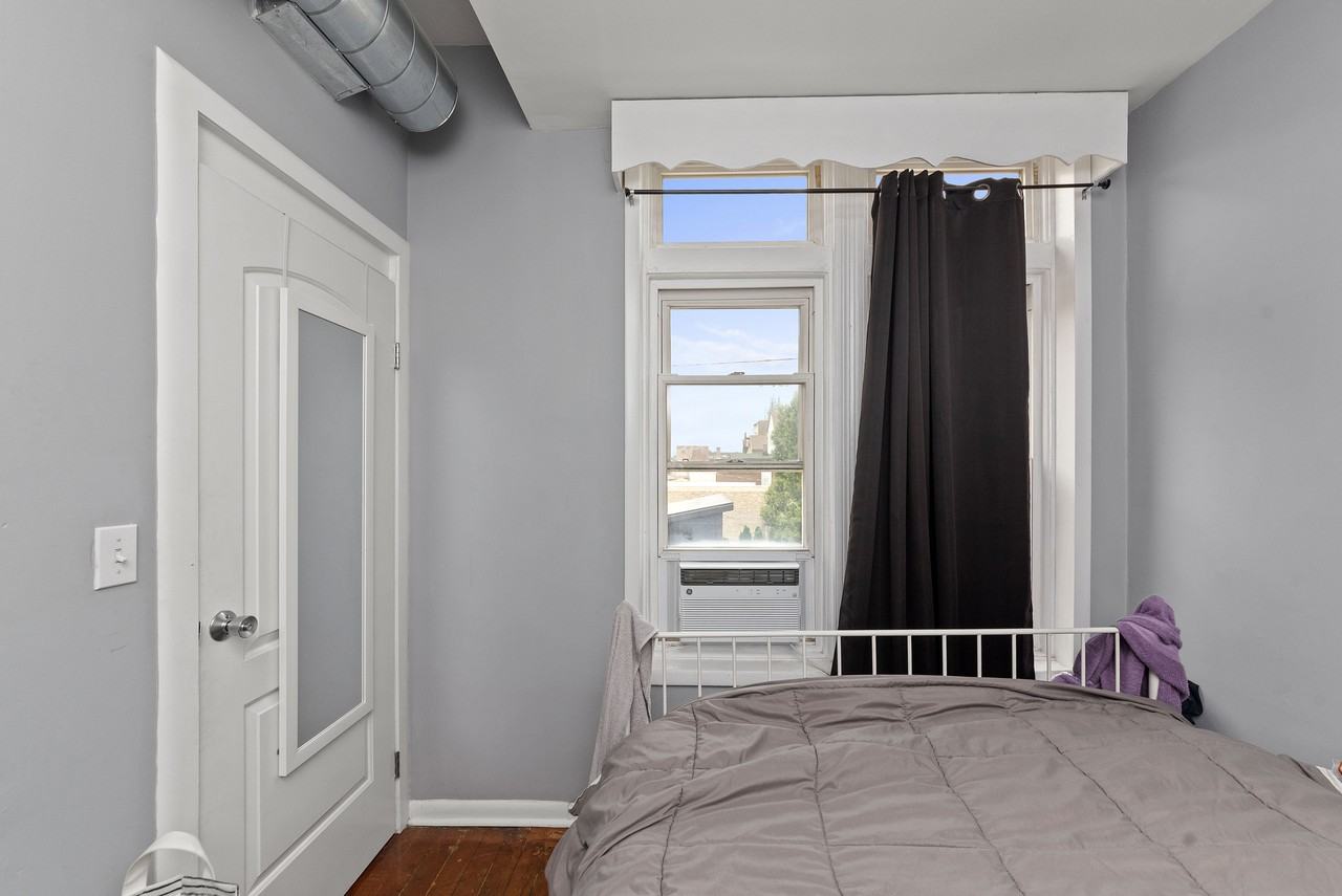 1711 S Laflin St #2F - Photo 5 of 8