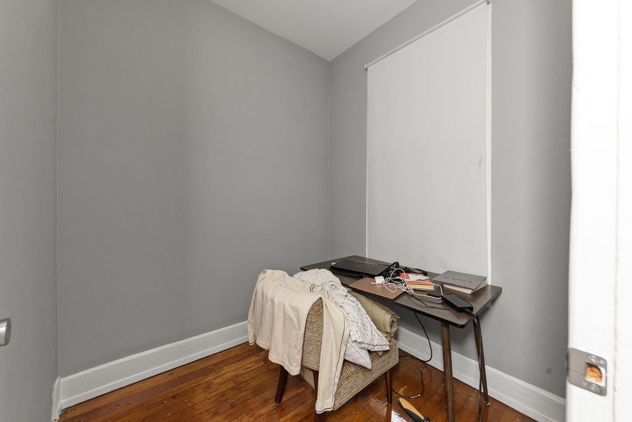 1711 S Laflin St #2F - Photo 6 of 8