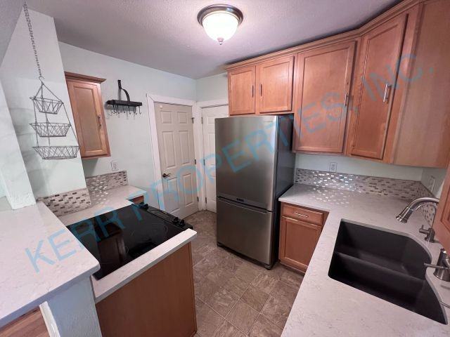 5025 Se Knapp St - Photo 5 of 17