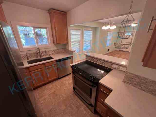 5025 Se Knapp St - Photo 6 of 17