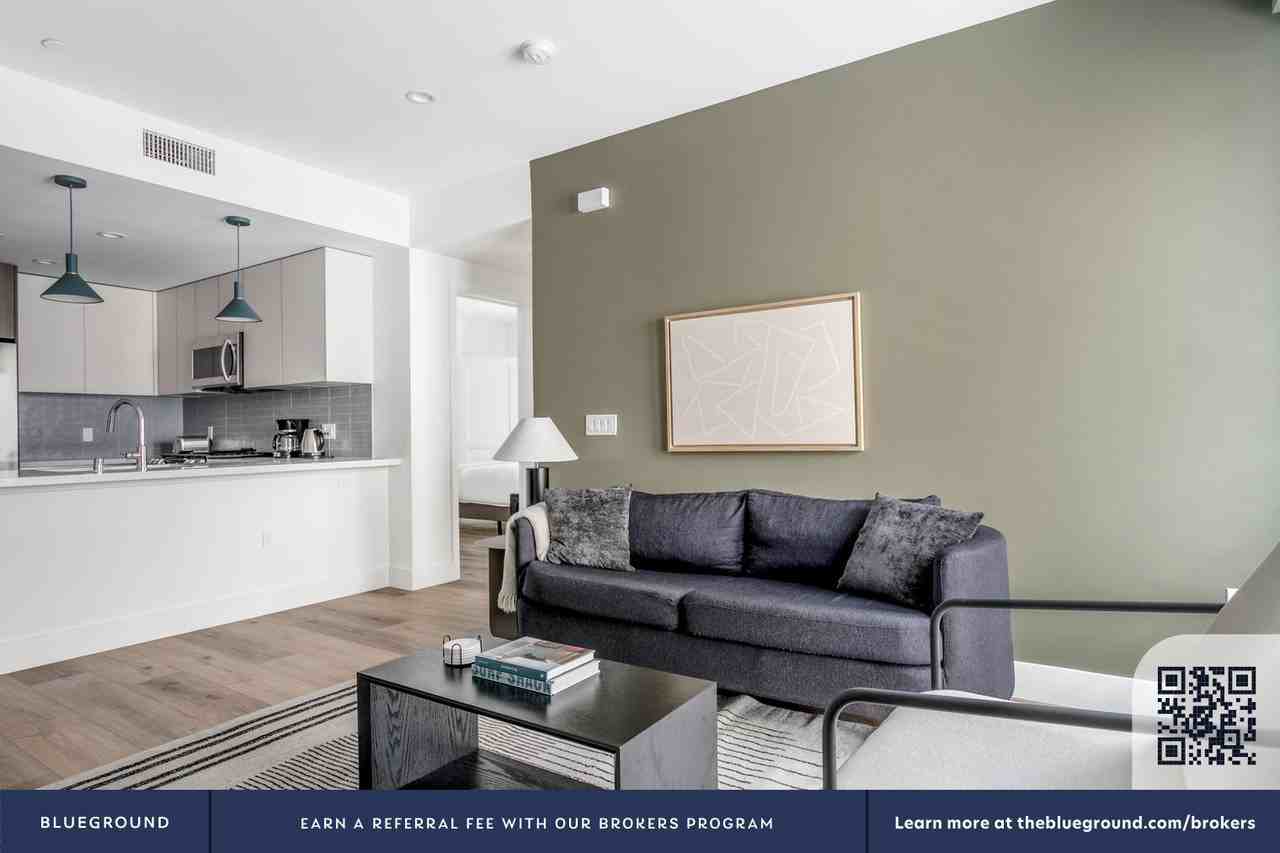 5801 Camerford Avenue - Photo 4 of 46