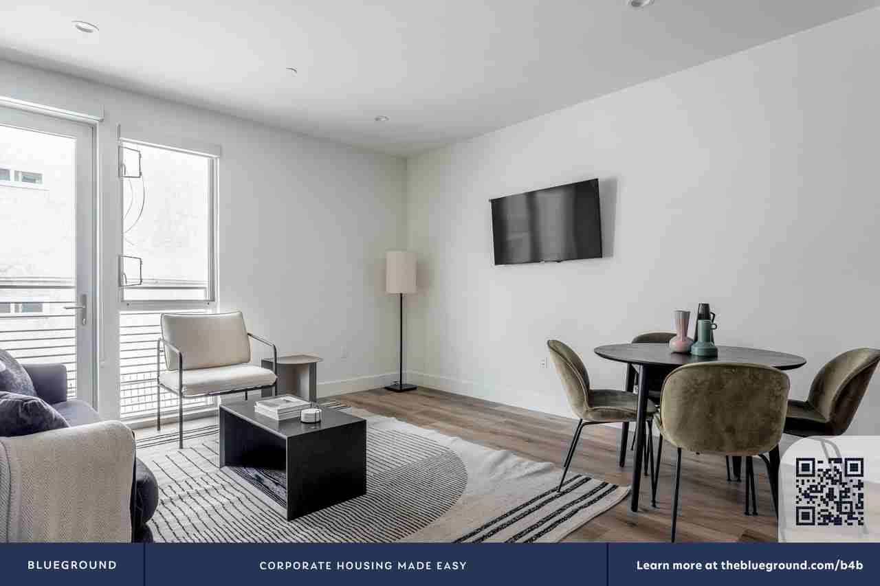 5801 Camerford Avenue - Photo 5 of 46