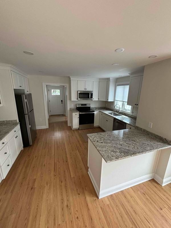 176 Lynn St - Photo 3 of 17