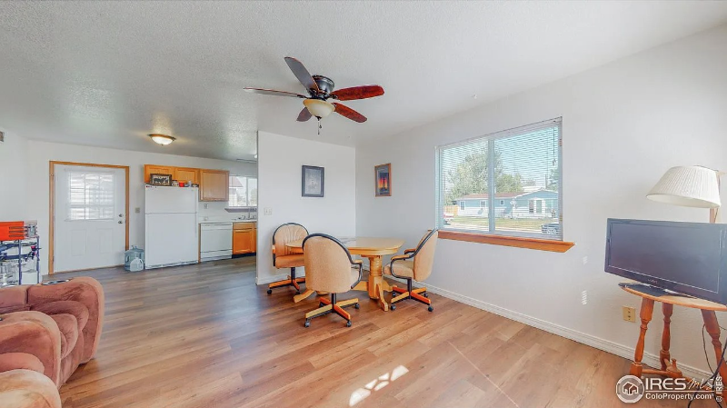 525 S Elm St - Photo 3 of 20