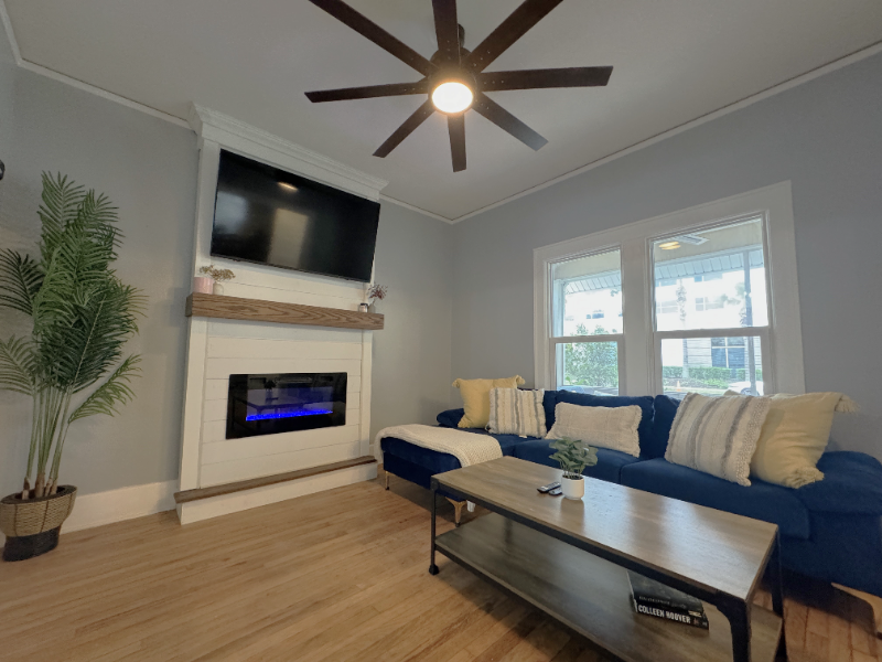 1051 7th Ave N - Photo 4 of 20