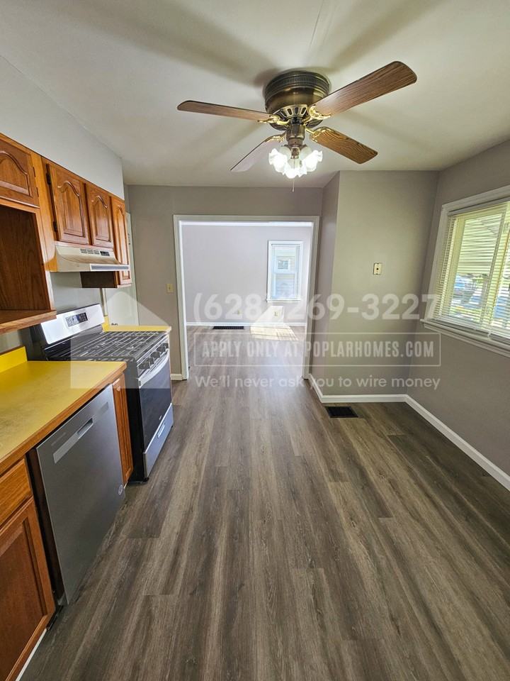 171 Linfield Pl - Photo 3 of 27