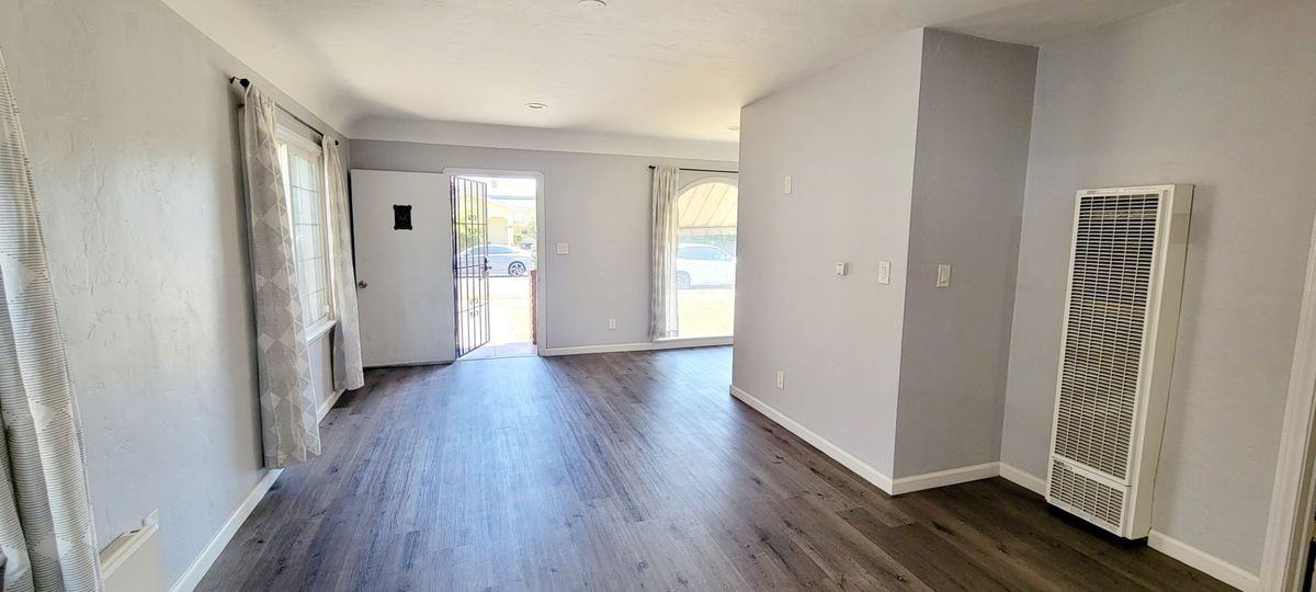 6455 Gundry Ave - Photo 7 of 24