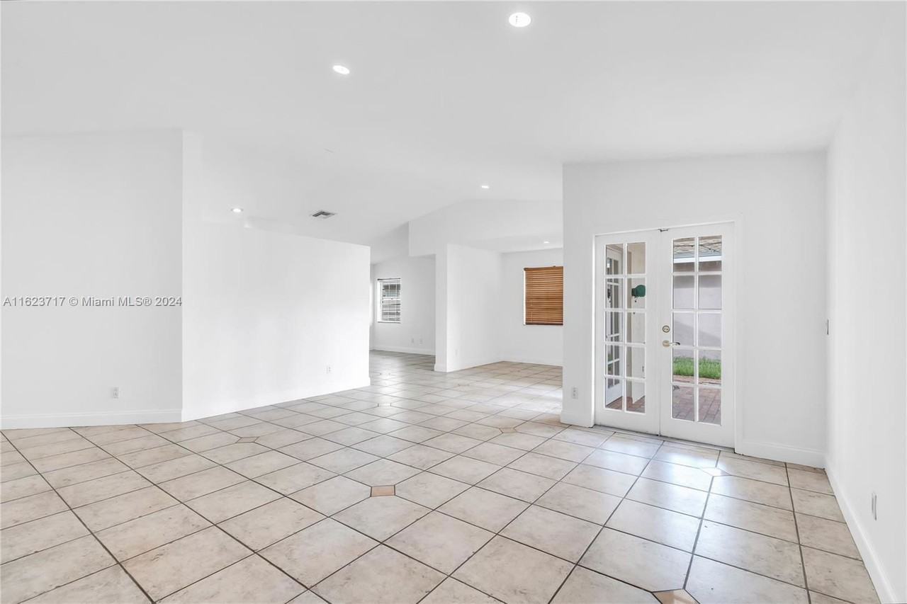 14660 Sw 144th Ter #14660 - Photo 2 of 8