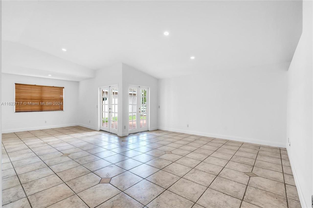 14660 Sw 144th Ter #14660 - Photo 3 of 8
