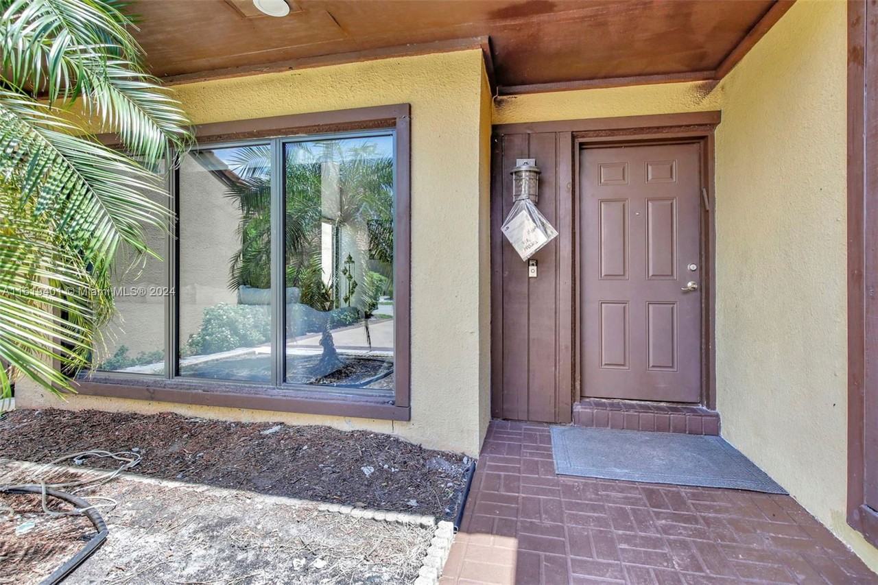 1057 Ne 202nd Ln - Photo 2 of 8