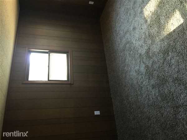 301 Colby St - Photo 3 of 10